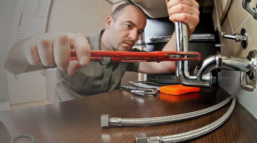 Expert burst pipe repair services in Kingdom City, MO